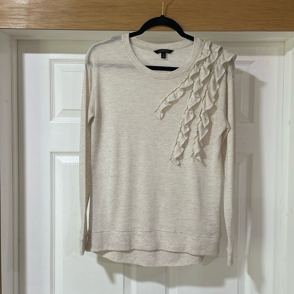 Banana Republic Women’s Sweater Lightweight Ruffle Trim Long Sleeve Cream Size M - Picture 2 of 10